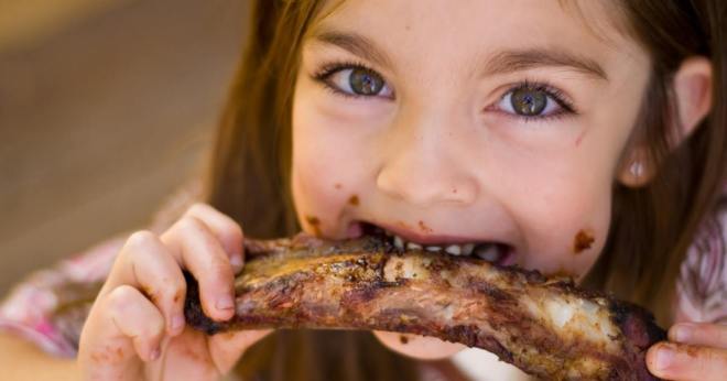 girl-eating-meat-facebook